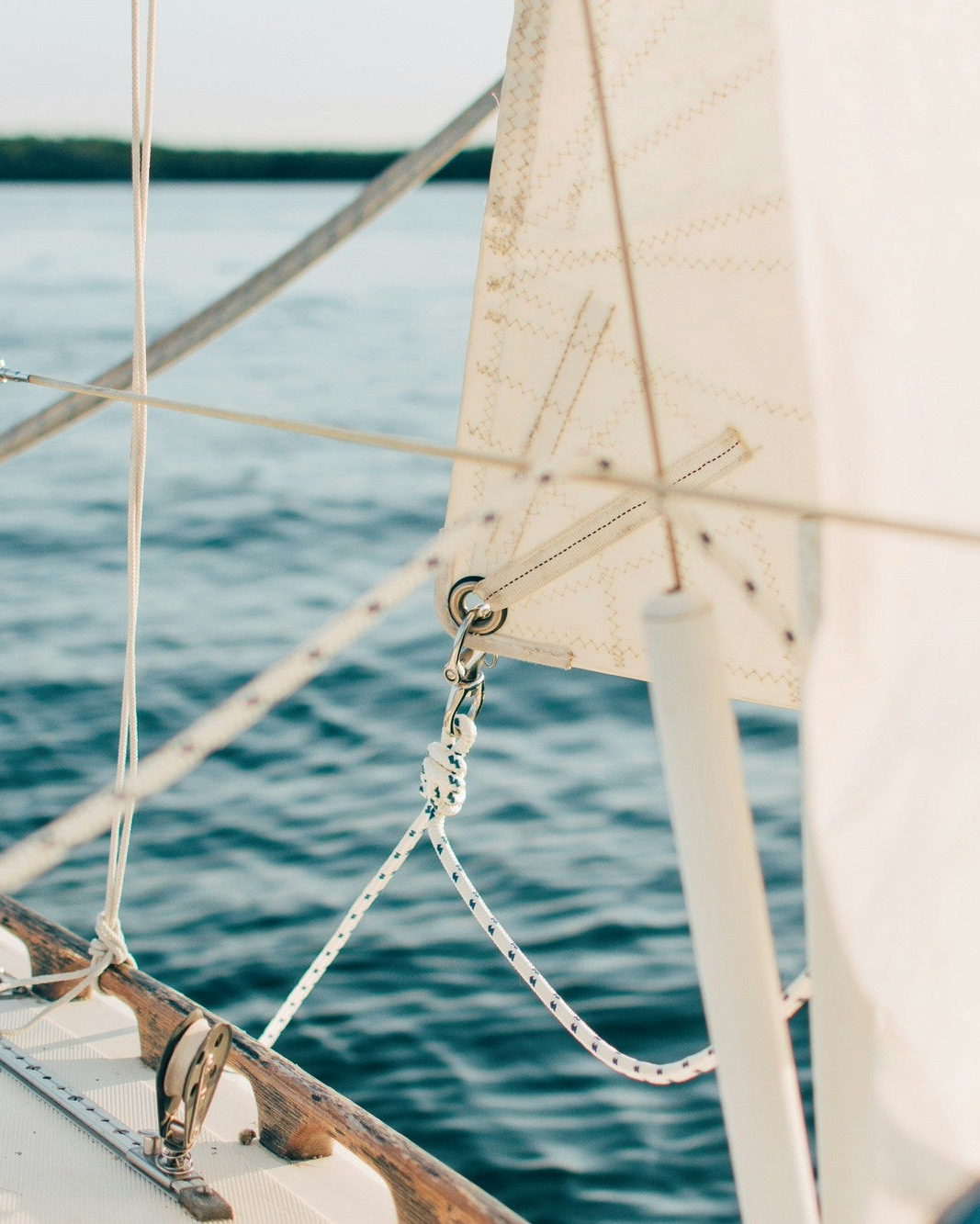 Dacron vs Hydranet: which sailcloth is best for cruising?